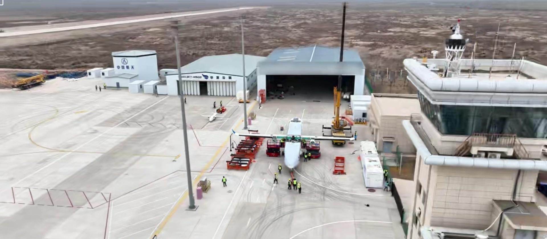 11月3日，白鲸航线的W5000无人货机抵达内蒙古达鄂托克前旗通航机场。今年没剩