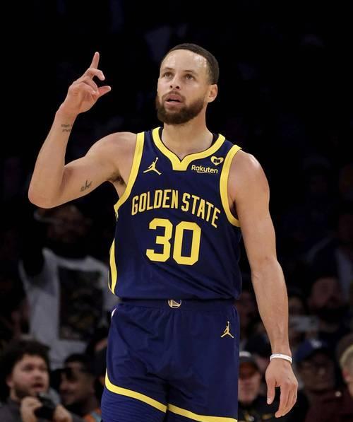 巴特勒说：“只要斯蒂芬在场，比赛就完全不一样。而当斯蒂芬不在、我在场的时候，如果