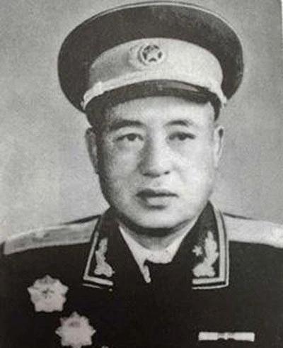 他是升迁最慢的开国将领，20年未升一级，大授衔时难倒罗荣桓。 1900年，刘