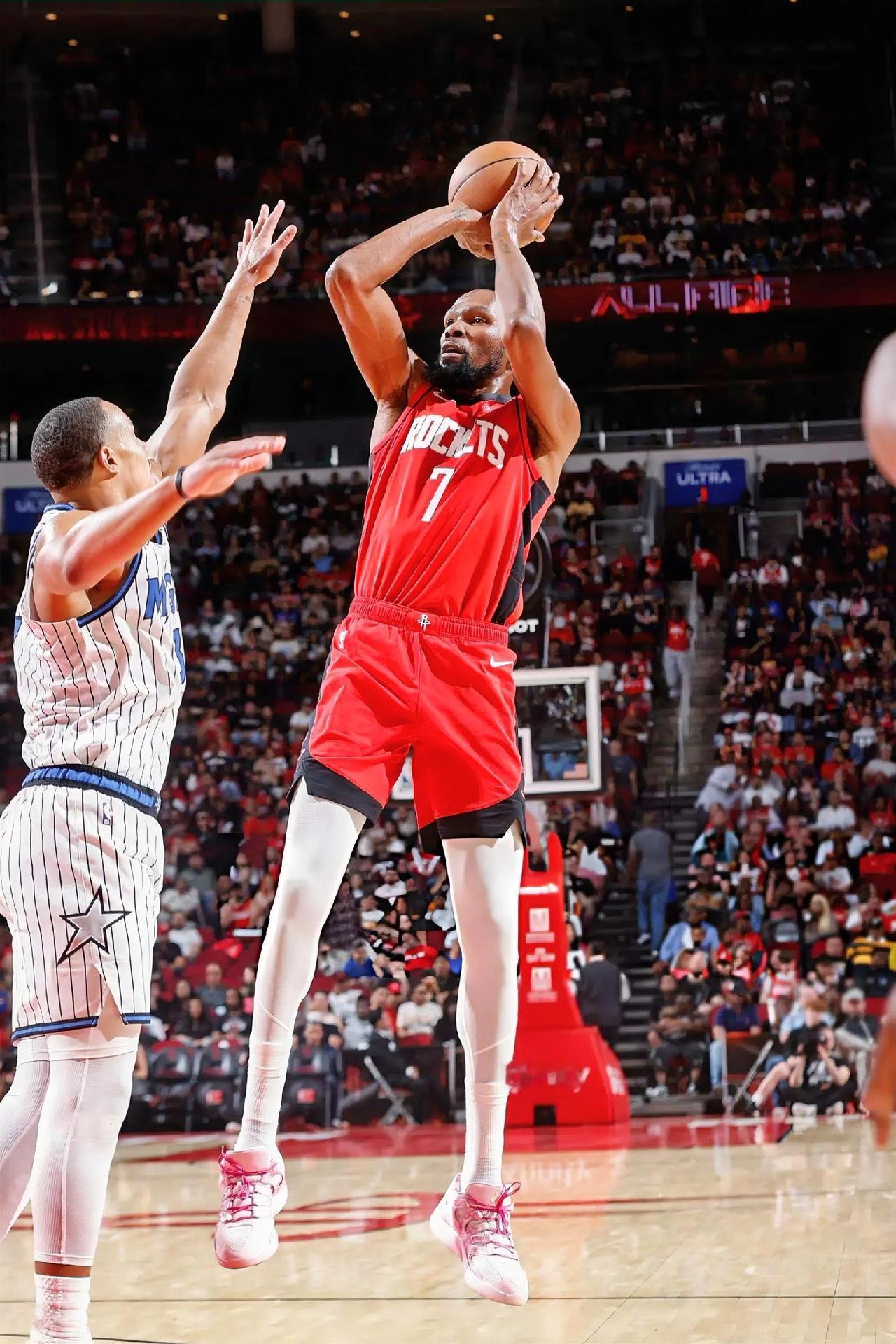 太精彩了！火箭117-113加时险胜魔术，看看火箭球员得分数据和正负值，谁是赢球