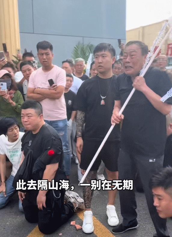 杨少华去世以后，不仅“新华社”发文，北京市政府也送上了花圈，以示悼念——杨少华是