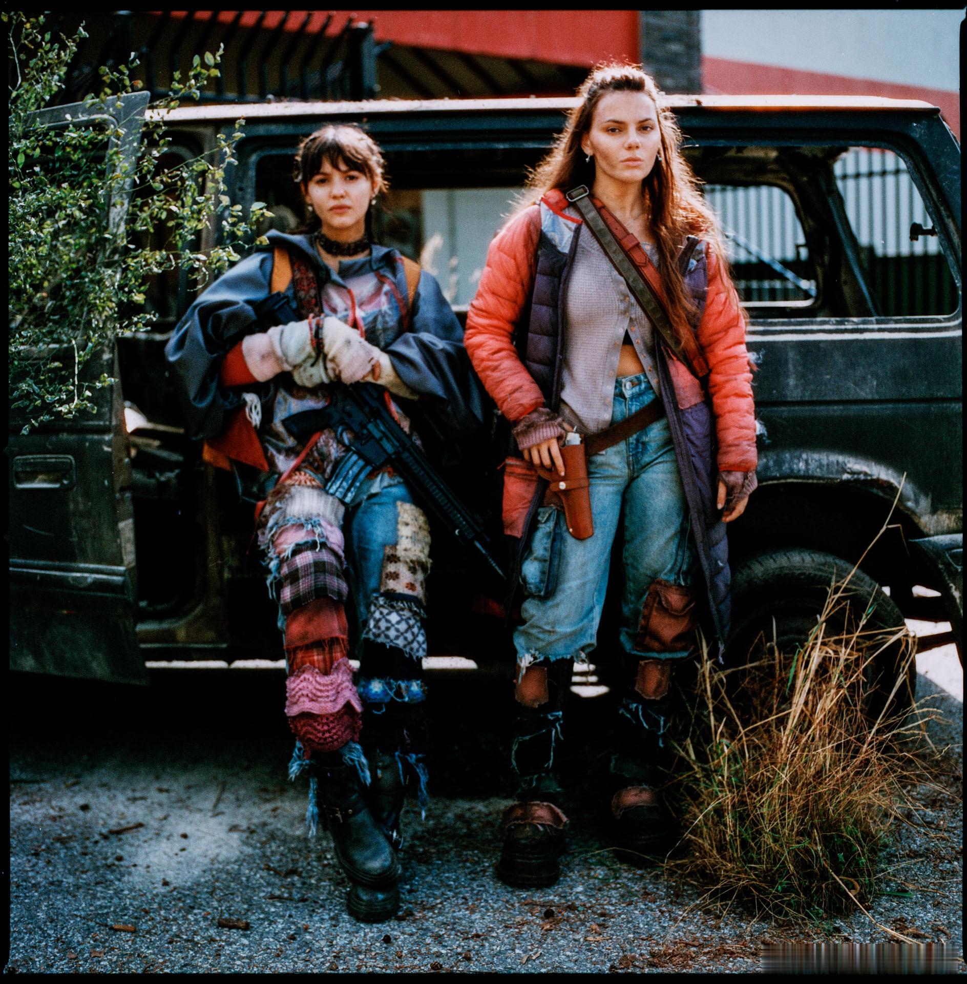 达芙妮基恩主演的新动作惊悚片《NightComes》发布剧照和幕后照，影片的背