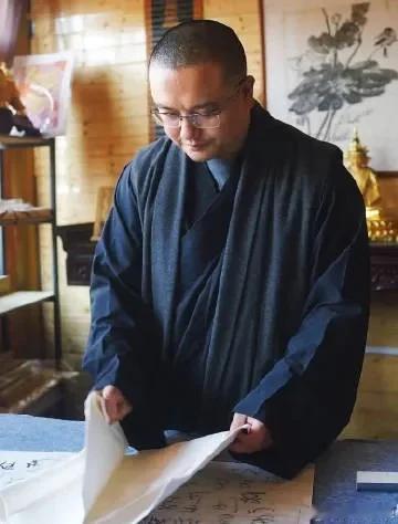 刚才有小伙伴问了个很有慧根的问题，他说为啥都说“化债”，而不是“还债”？有