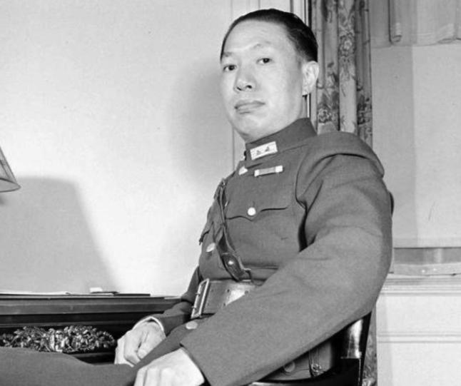 1954年，张群硬着头皮走进蒋介石办公室，低声说：“熊式辉在曼谷办厂亏光了，连饭