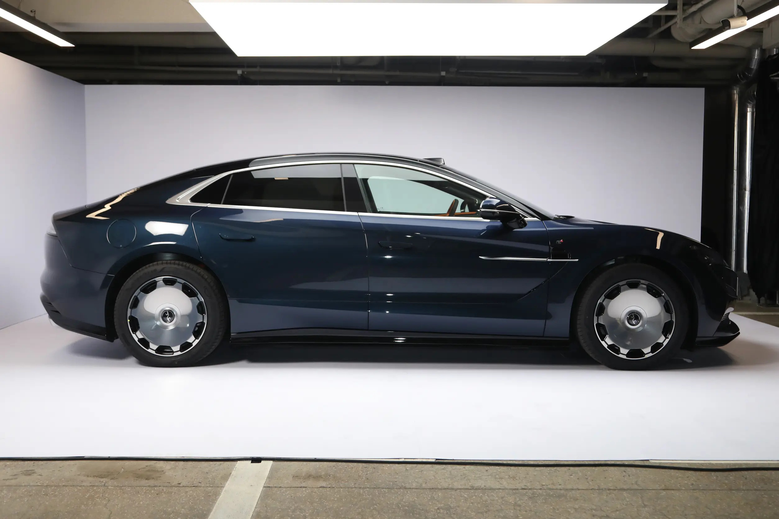 仰望U7这车到底是做出来卖给谁的啊？之前我一直觉得仰望U8很多设计画蛇添