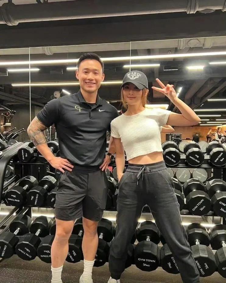 阿Sa的新男友是比她小10岁的健身教练！早前盛传阿Sa恋上健身教练林俊贤（E