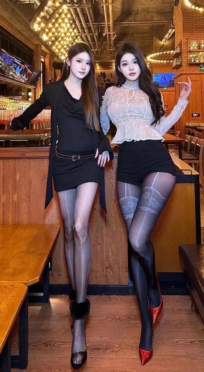 如何穿黑色才能大气又不暗沉分享时尚潮流街拍心动美女鉴赏