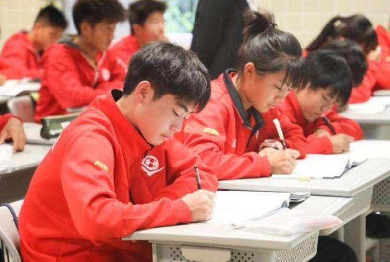 有些孩子学习不好，不是家长的错，也不是老师的错，而是他的命该如此。这里说的“
