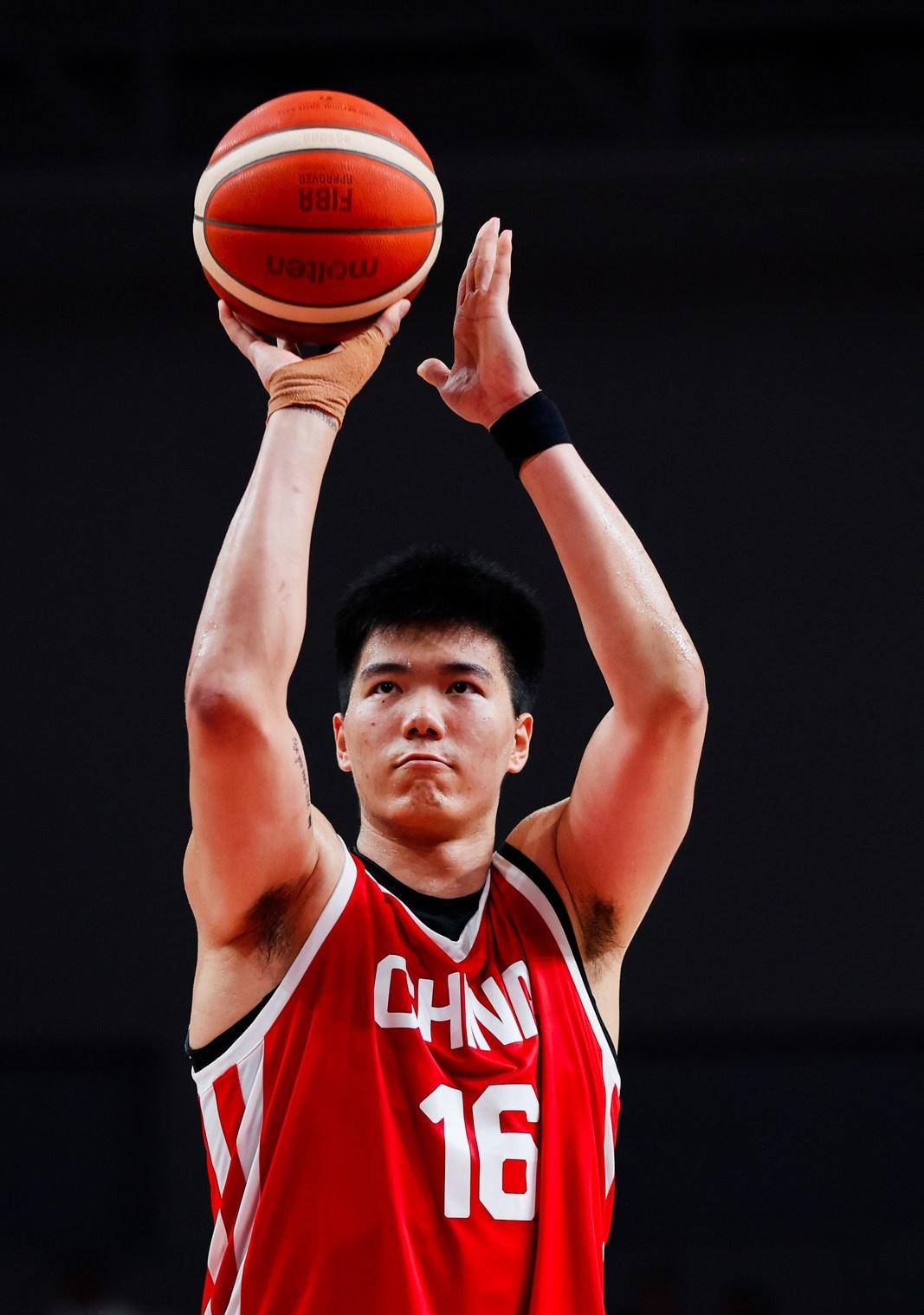 中国男篮46分大胜巴林，来看宏远三名球员表现：焦泊乔：替补出战12分钟，投篮