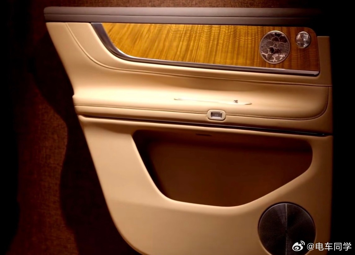 问界M9L是华为问界M9的加长版车型，总结了一下现在网上的信息：•外观设计：问