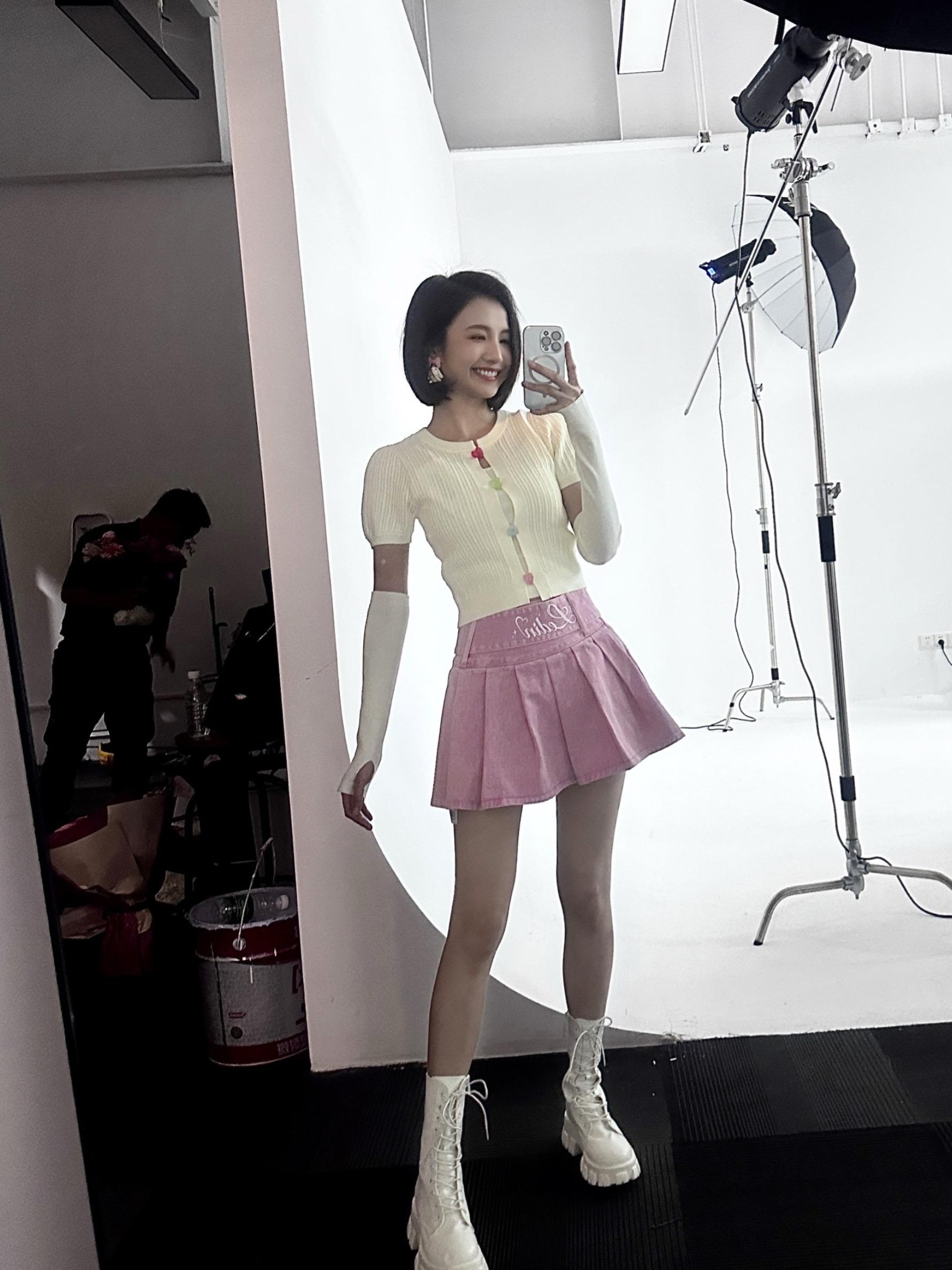 “😝”