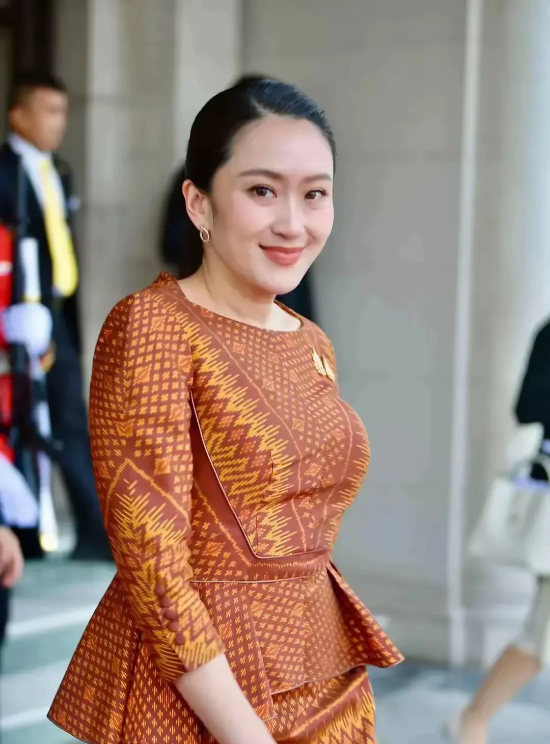 佩通坦太天真，从政被坑惨了！哇塞！佩通坦也太惨了吧！简直