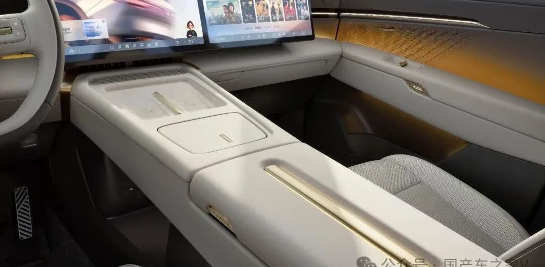 大众与众08正式开启预售，23.99-29.99万。这是大众和小鹏合作的首款车型