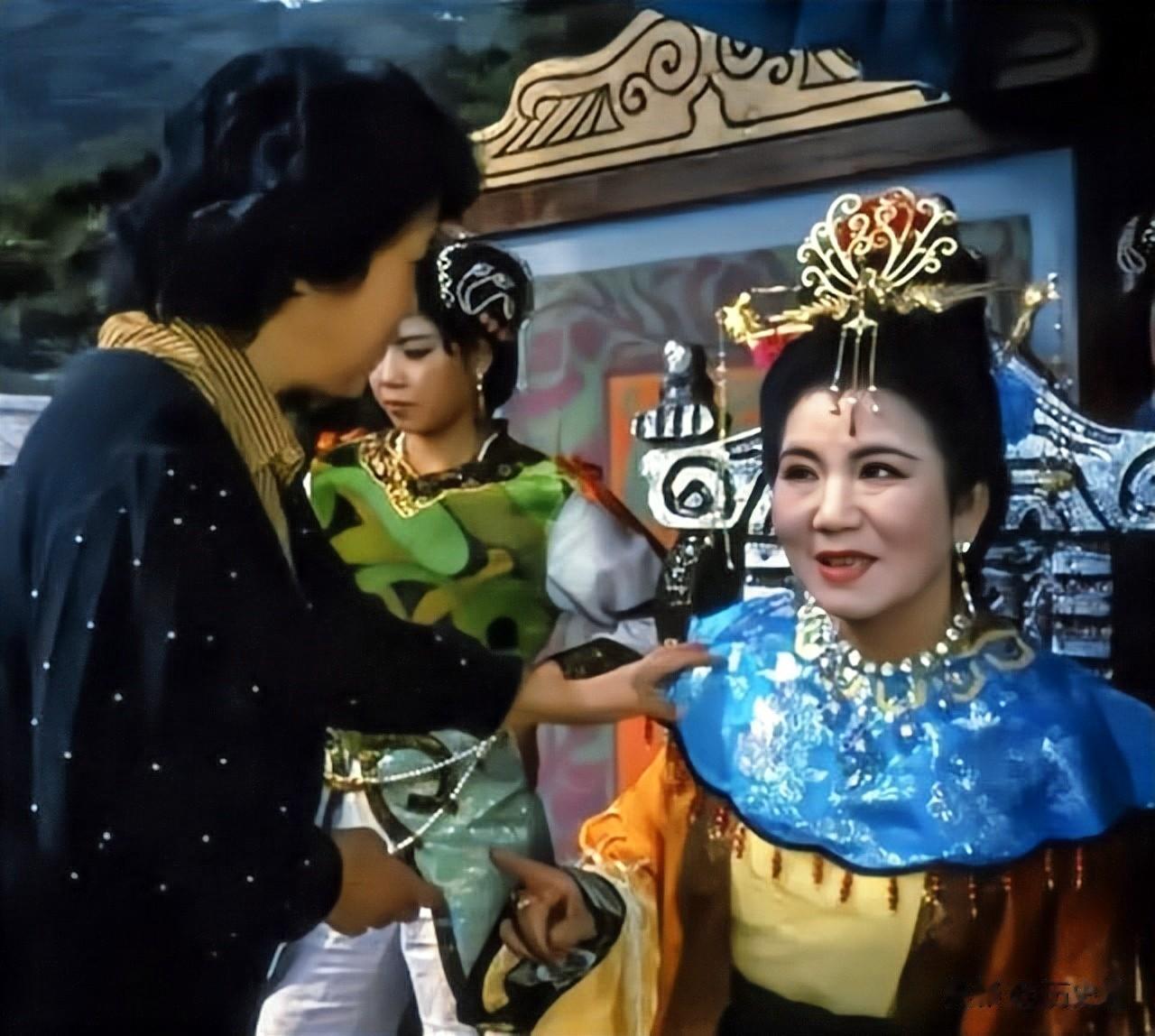 这个是赵丽蓉人生中第一次参演电视剧。由于不识字，她看不懂剧本。于是，导演杨洁亲自