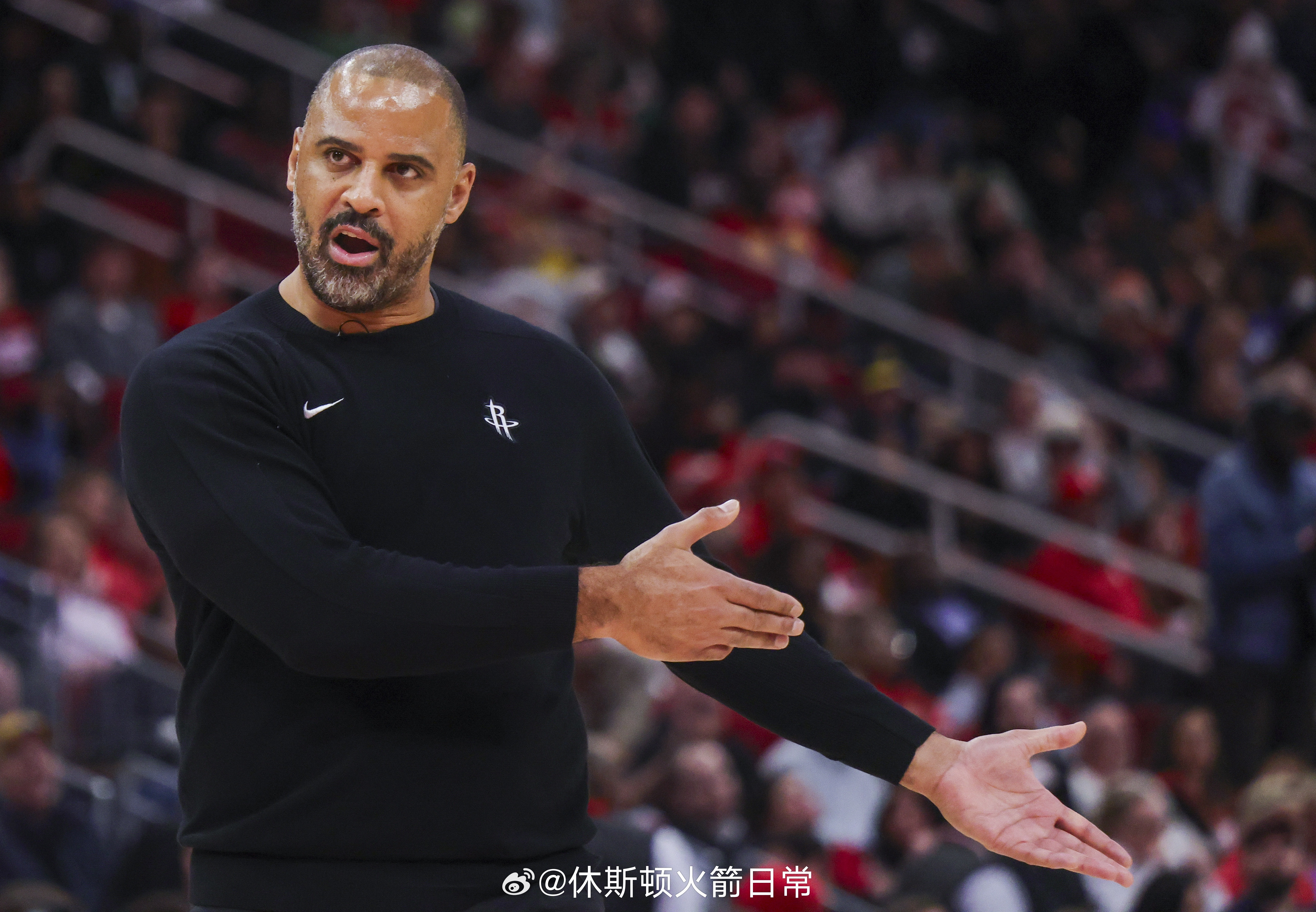 记者问：“阿德巴约今天做了什么让比赛变得如此艰难？他在进攻端真的非常具有侵略性。