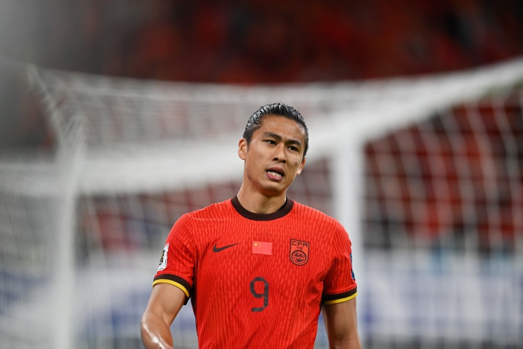 张玉宁: 我还不老不是老将, 要为国家队继续追逐梦想全力以赴