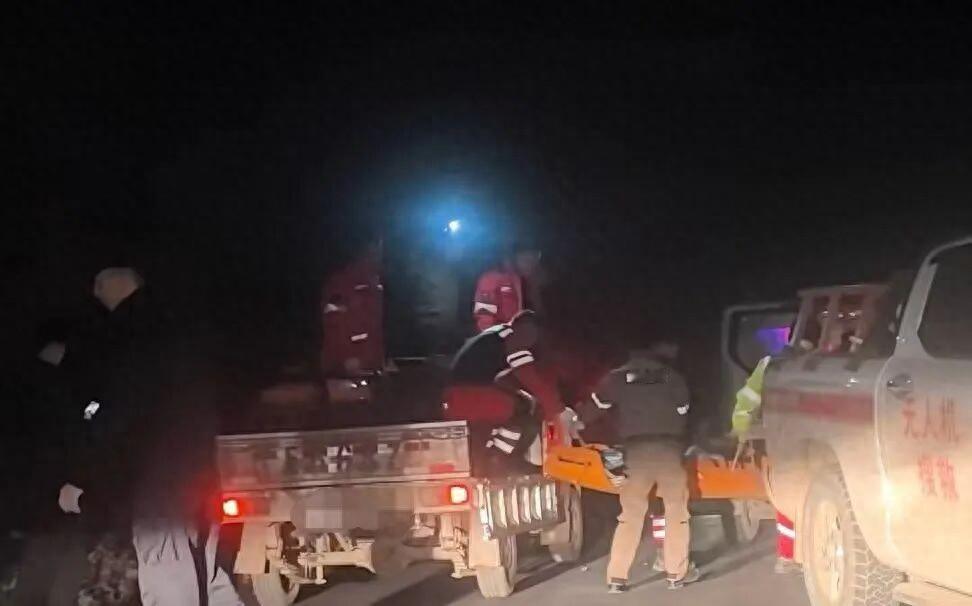 那个在南太行山区失联43天饶光辉找到了。11月19日中午，河南卫辉户外达人野马（