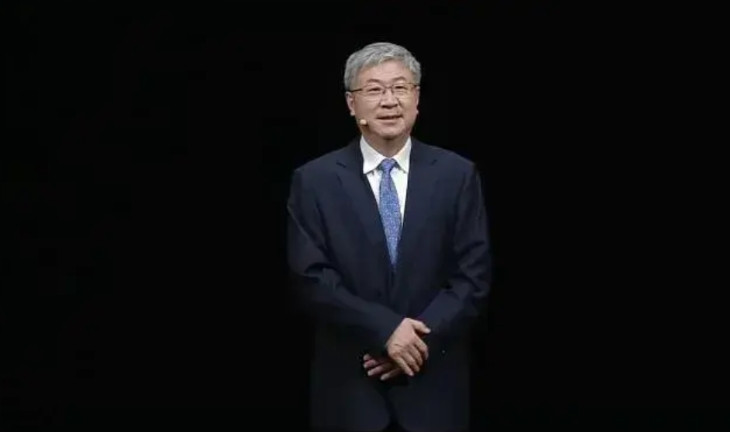 现在智界汽车的地位好高啊！基本上可以看成形同于“华为汽车”了！这从8月25日下午