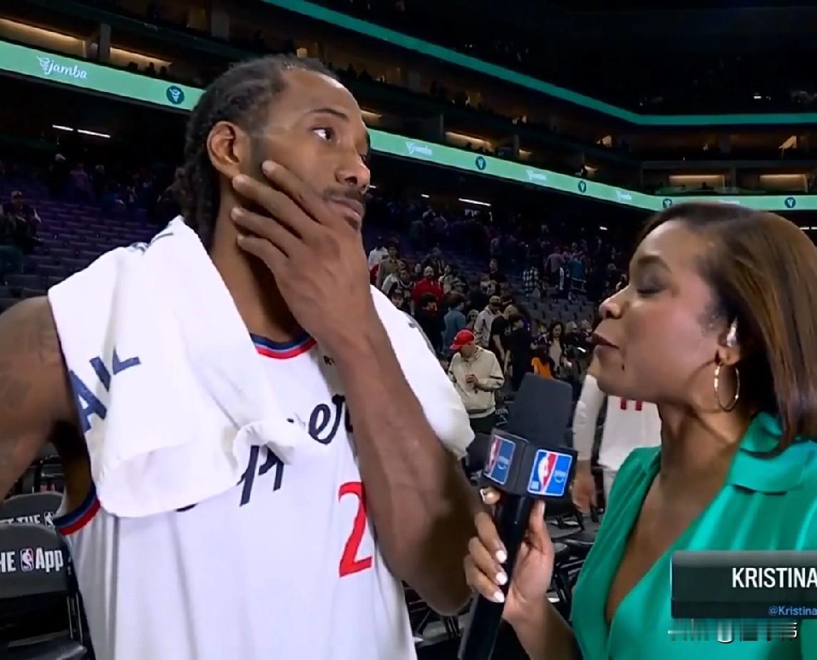 不错！伦纳德谈科林斯：“科林斯一直都很棒。”“现在球队很困难。”“他