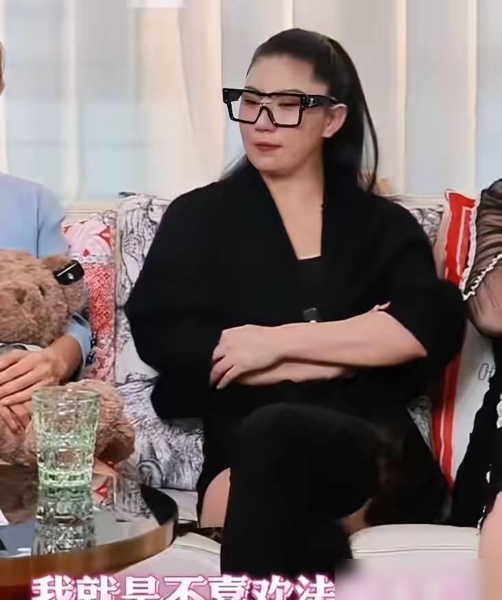 分手后，Coco没按谢贤的剧本走。她在上海把高定工作室估值做到过亿元。说实话