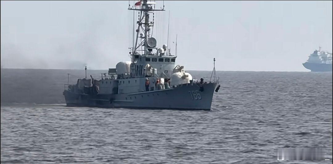 中国海军剩余的037“黄水战列舰”云集海军试训基地海军试训基地的警戒艇，是原0