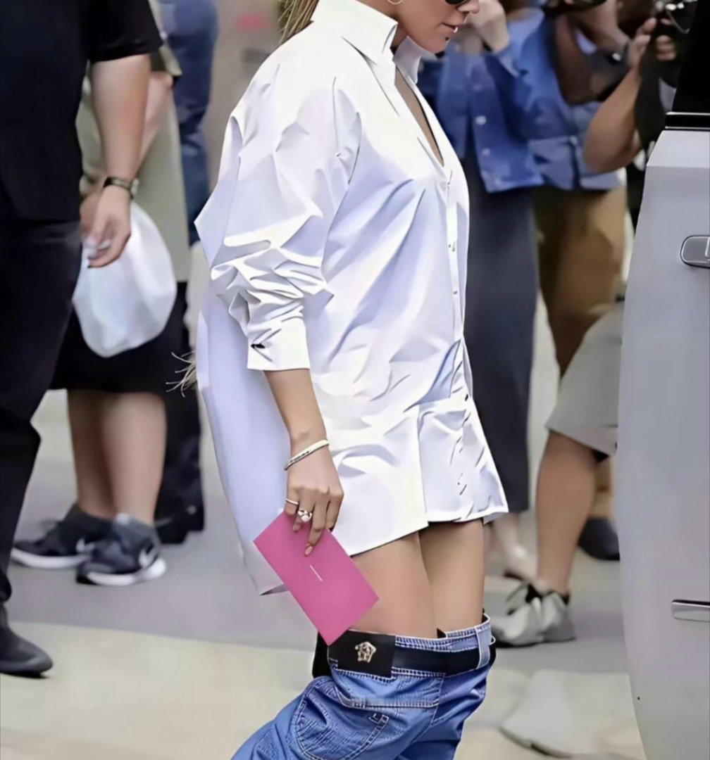 仔细看原来是一双靴子呀！
