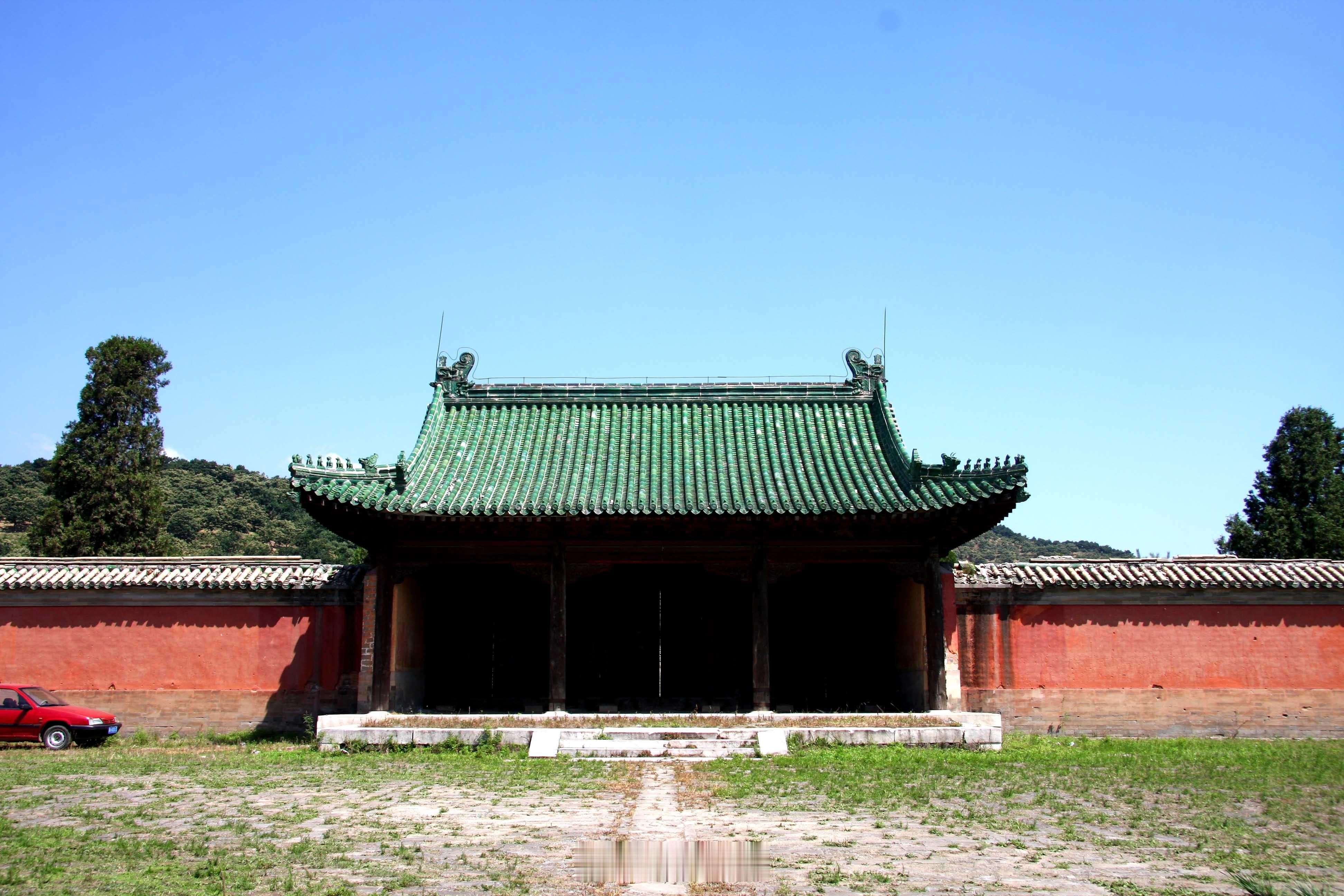 今天正月初三日还是康熙帝的定妃生日。在365年前的今天即顺治十八年（1661年）