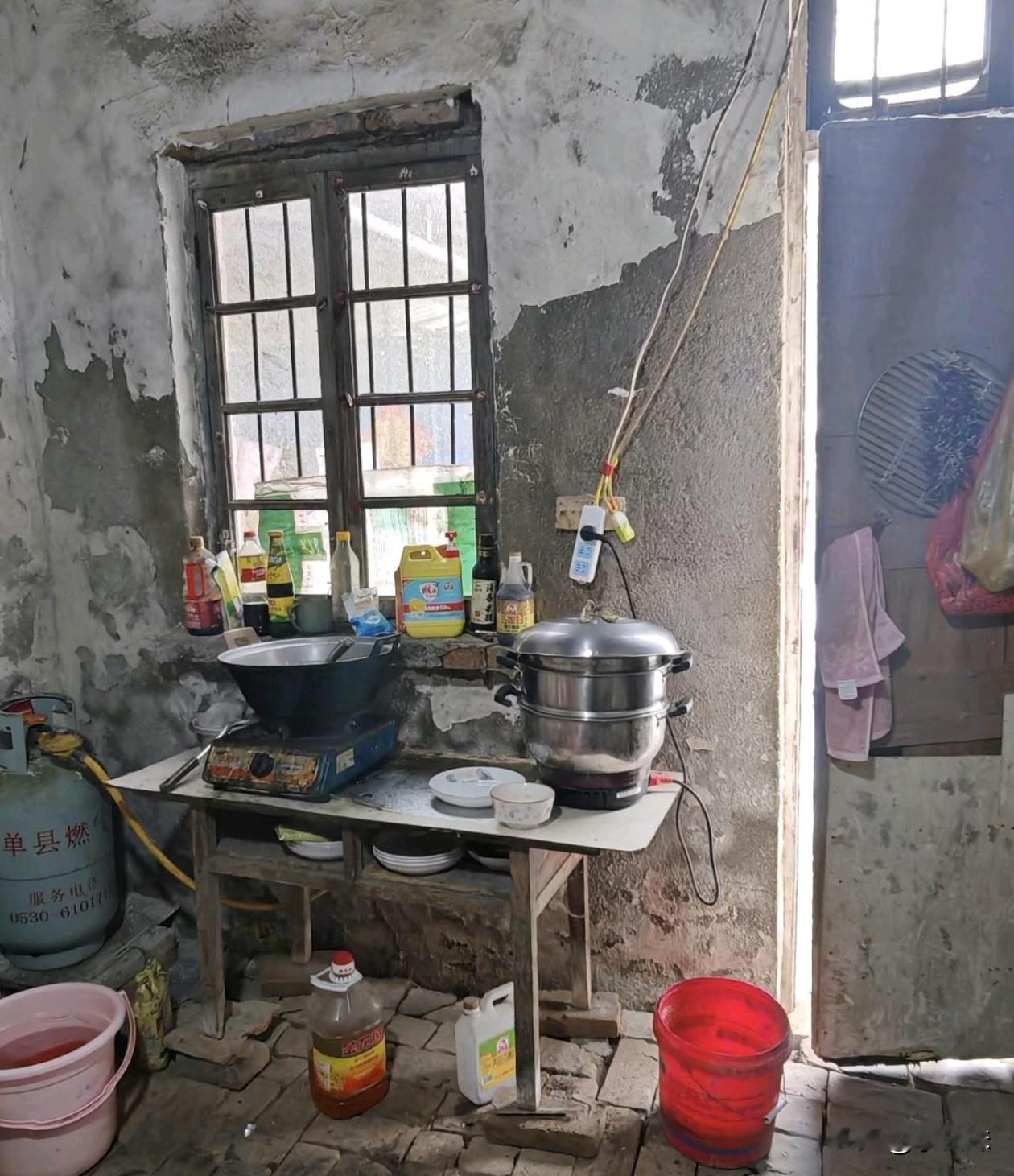 看多了网上的高质量生活，其实这才是有些人真正的生活