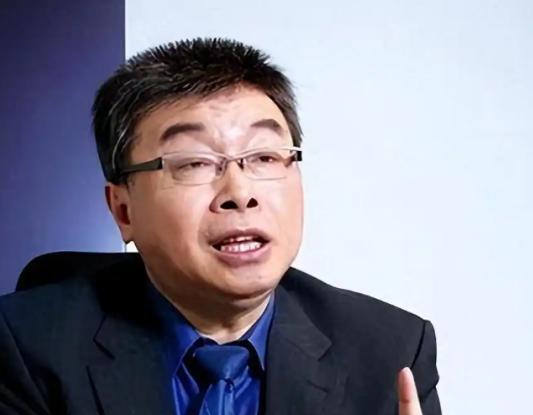 邱毅，台湾著名时事评论员，在分析两岸关系时提出了自己对台湾统一的深刻见解，他警告