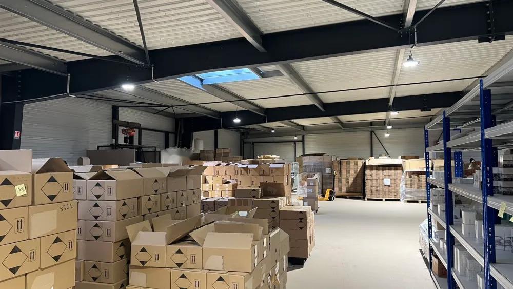 看到京东法国仓库被盗，我忍了，看到5万件电子产品、3个小时、3个亿这些数字，我