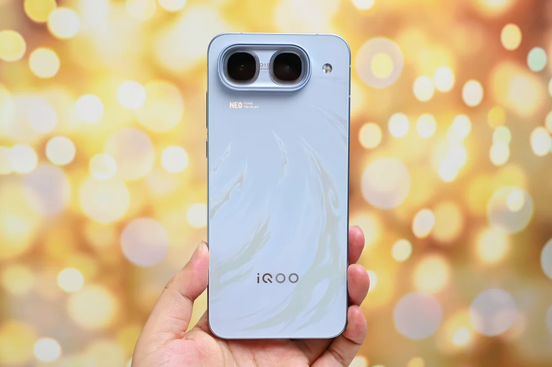 iQOO Neo11 至尊版，乘风而起，热血出击