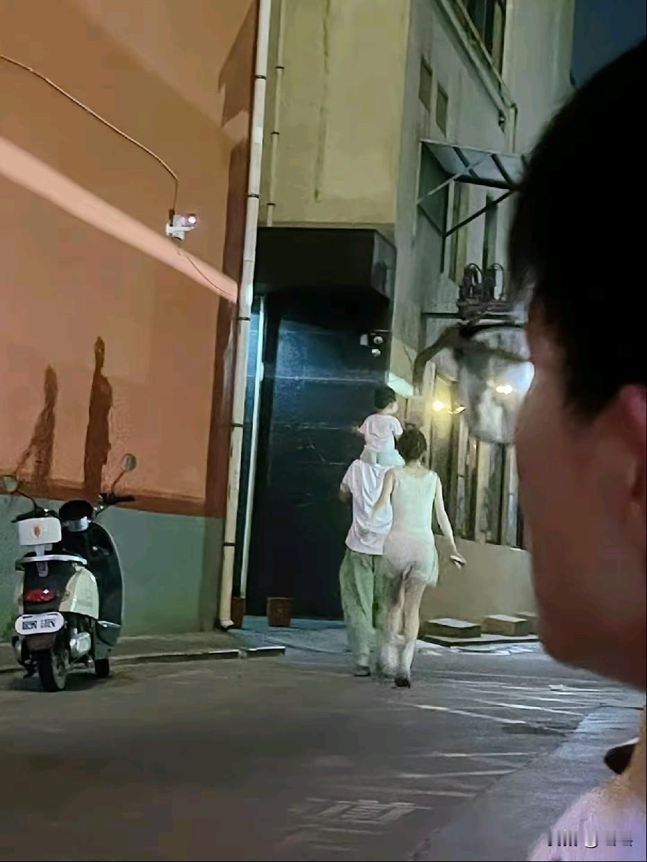 这一个背影得用一生去努力