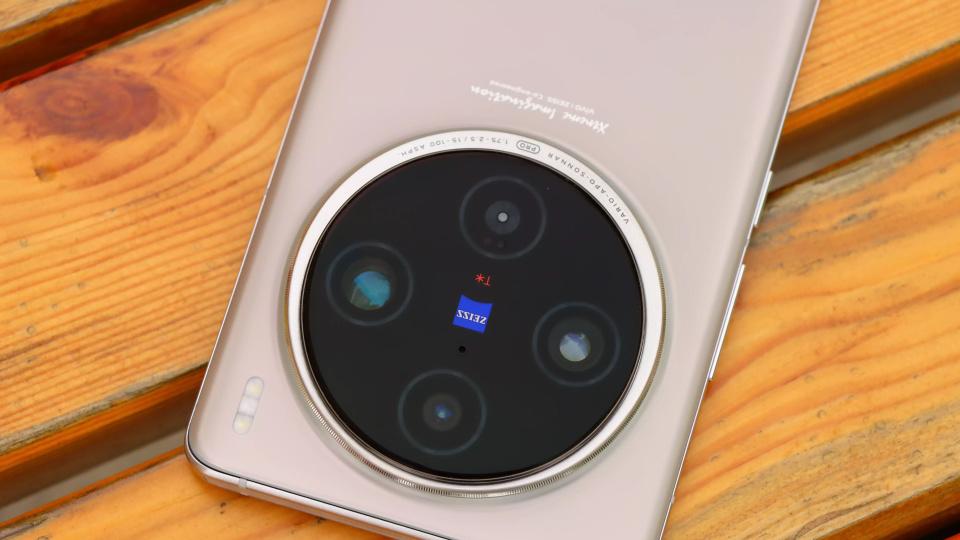 16GB+1TB+120W+100倍变焦,跌价1670元,顶配旗舰降价冲销量