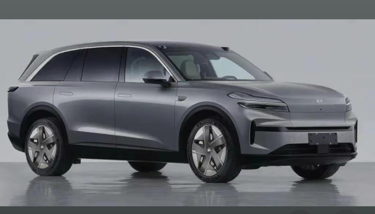 🚗今天在网上刷到了乐道L80测试车的新照片，侧面那个激光雷达挺显眼的。结合之