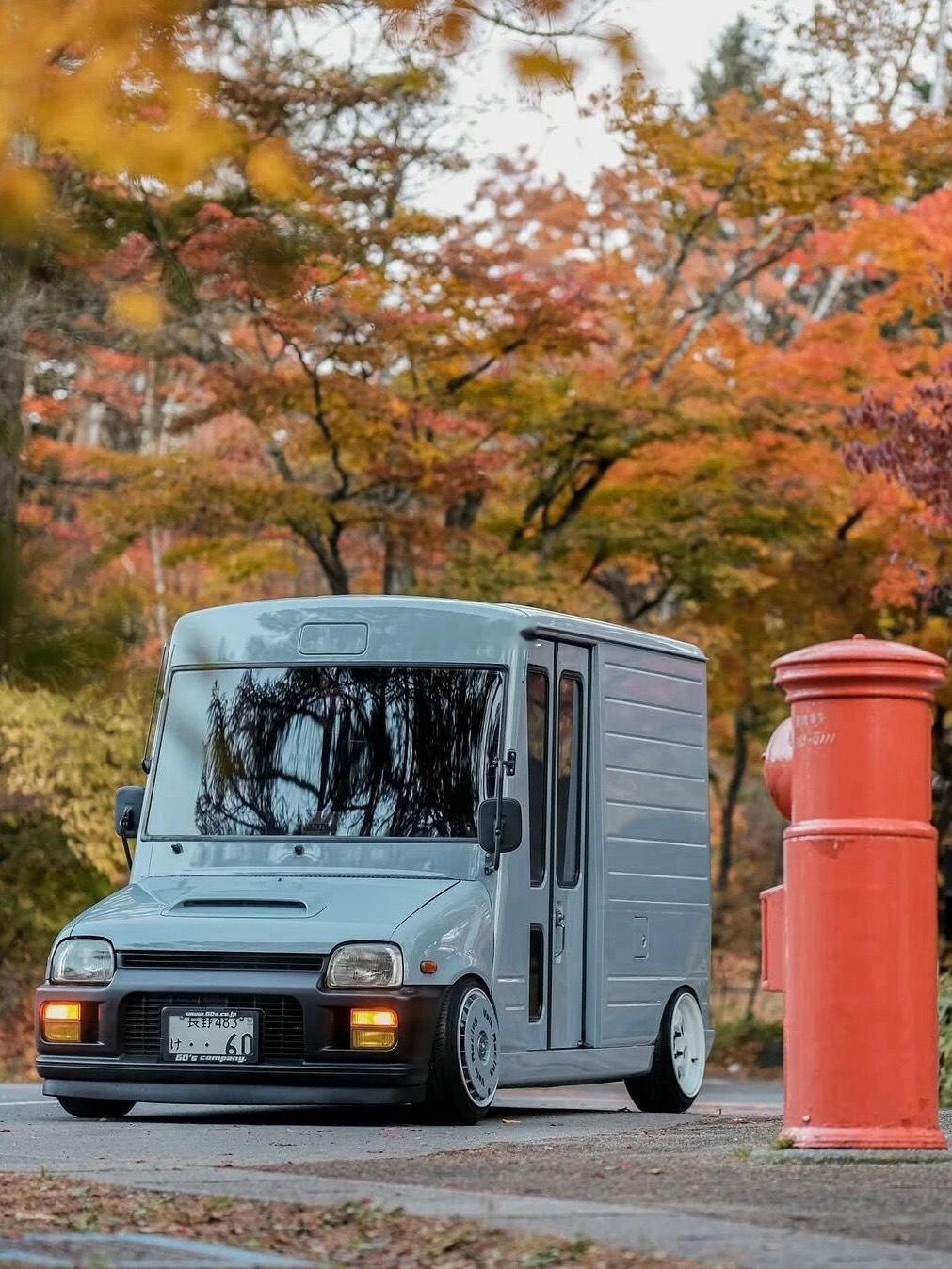 岛国真是各种奇奇怪怪的小车都有，有人知道这种小车是用来做什么的吗？