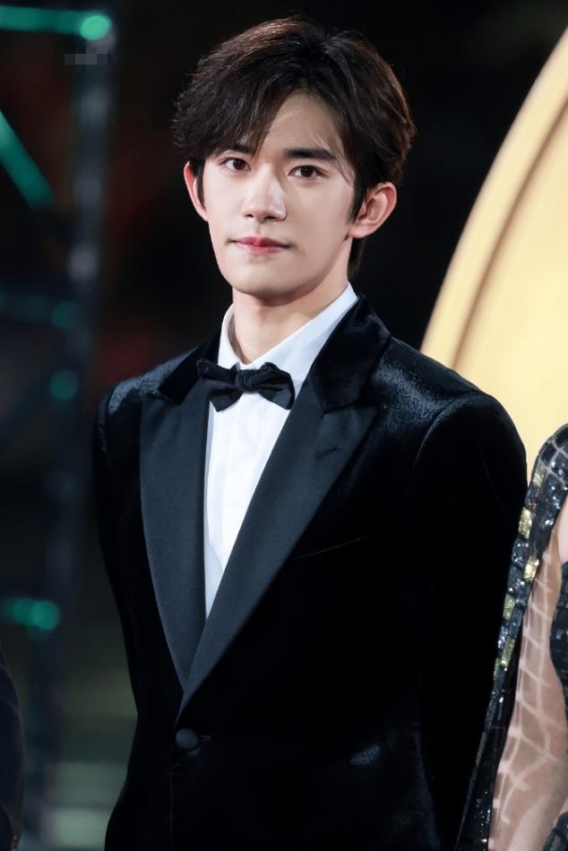 易烊千玺出演的第一部剧居然是《铁梨花》《唐诡》系列导演郭靖宇真是个奇才啊，除了