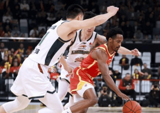 媒体人: 像广厦男篮这种防守, 国内球员效率不行根本没法打