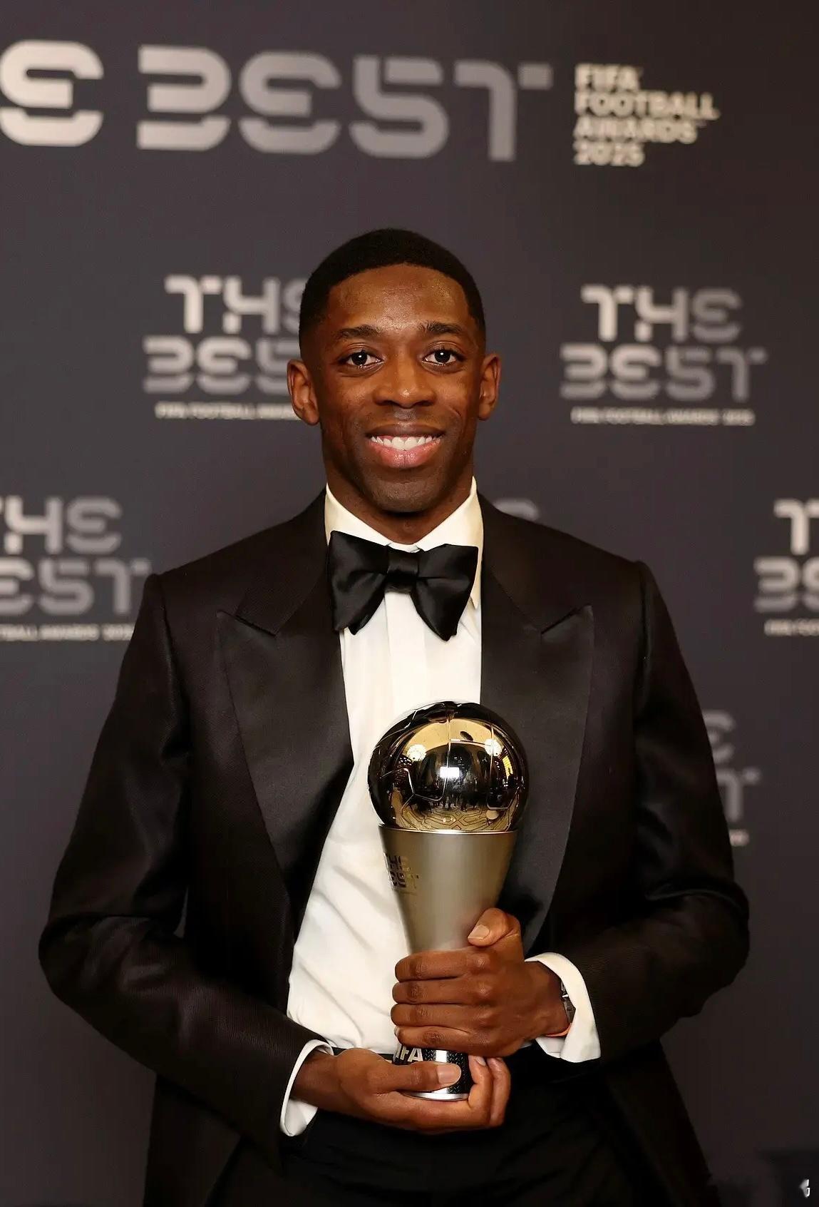 登贝莱当选2025世界足球先生实至名归吧！毕竟评选的周期是球员在2024年8月1