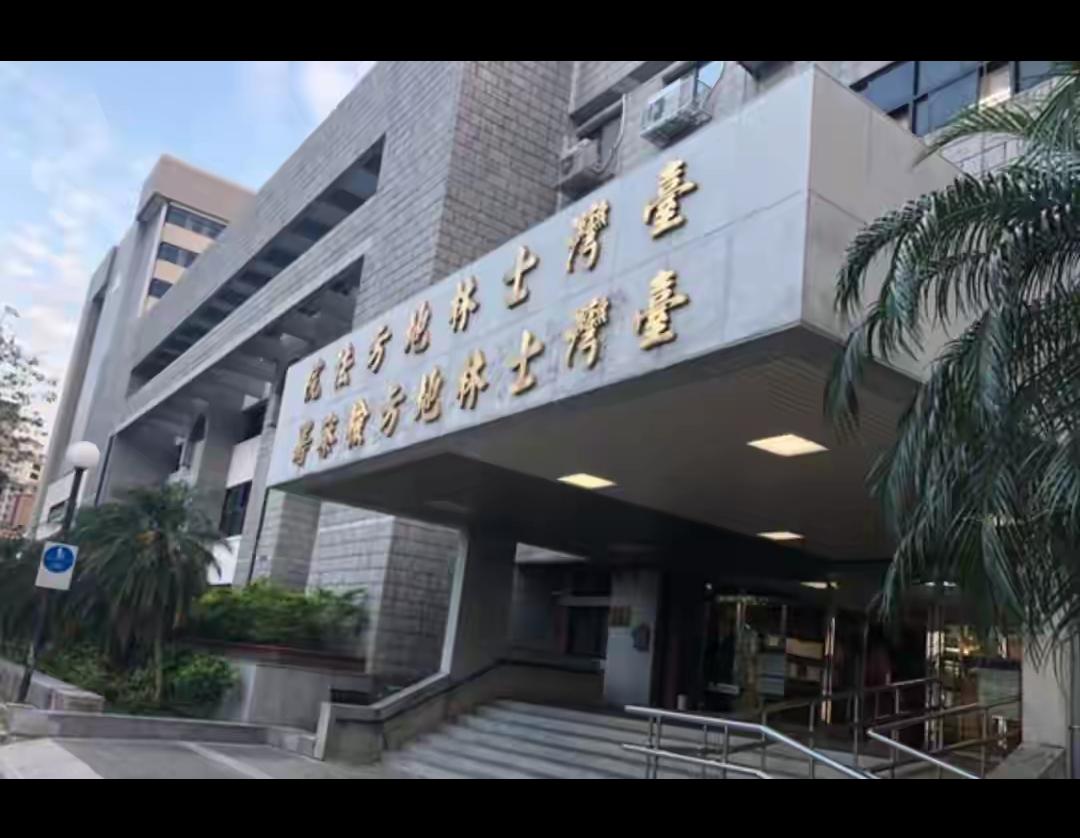 好好的热门夜市竟发生荒唐一幕，成年人再私密的私事，也绝不能拿到人来人往的公共空间
