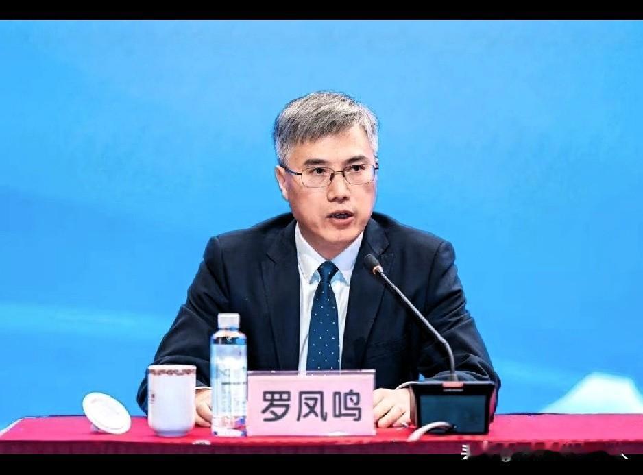 看了华西医院掌门人的履历，才知道什么叫真正的“降维打击”！罗凤鸣，四川大邑