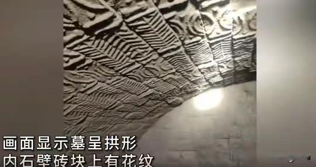 7月1日，湖南株洲茶陵县，一村民在翻盖自家住房，打桩打到两米深时，意外发现一座古
