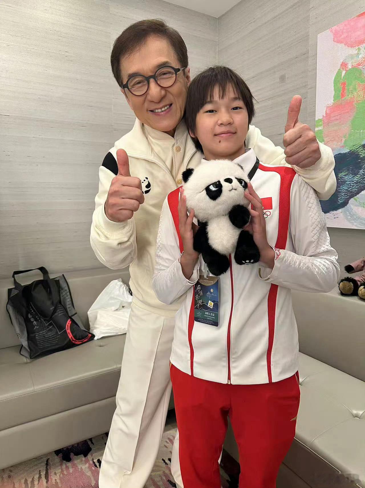 成龙大哥和小全妹妹​​​