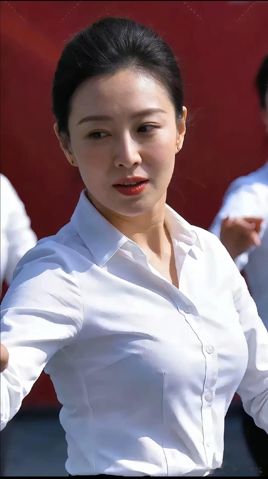 这是最近很火的秦主任吗