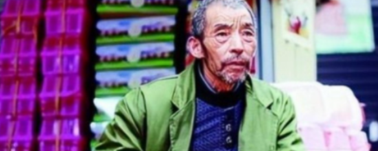 1992年，武汉街头的煎饼摊主捡到2个女婴,他终生未娶，二十年后，女儿们成了博士