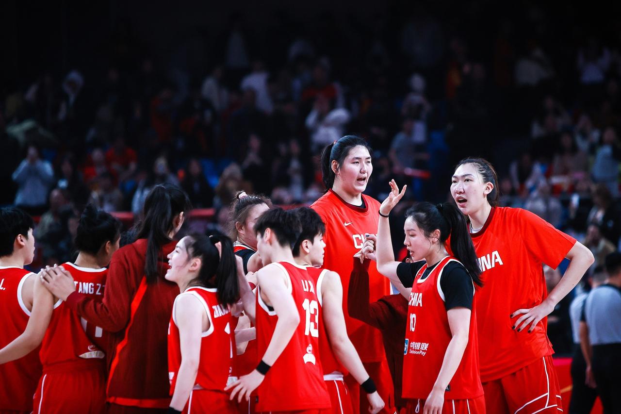 中国女篮65:80比利时，深度复盘，暴露三大短板。中国女篮排名世界第4，比