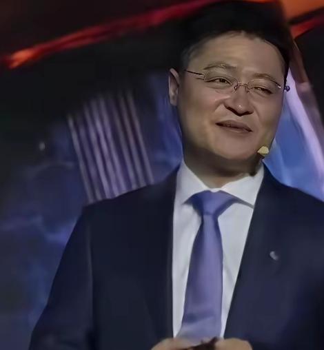 我提供的内容原封不动地放在文章的第一段，第二段开始你的续写。 赵海峰这眼神，
