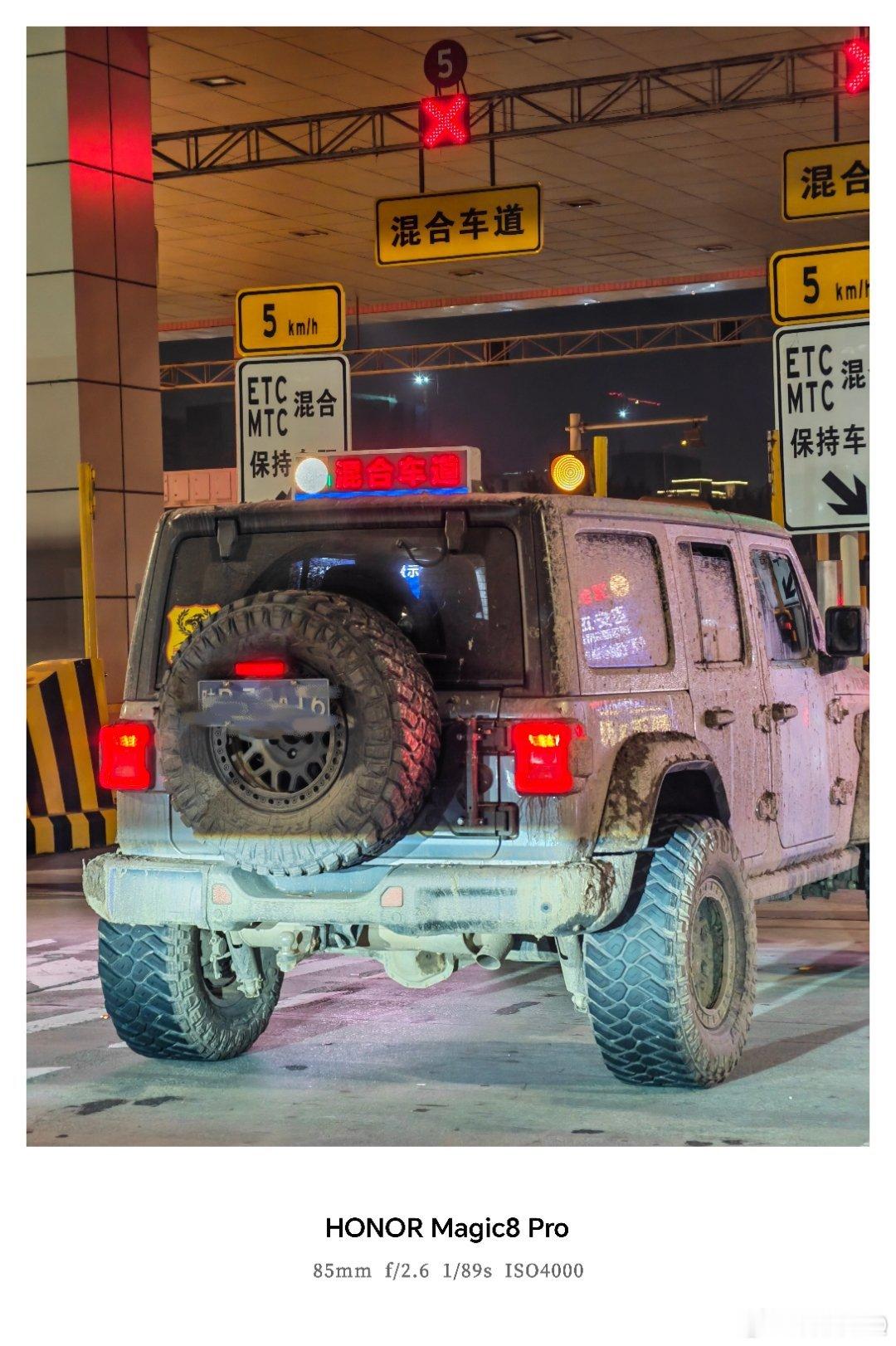 这大哥是真的爱玩越野​​​