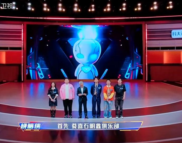 白宇鹏俱乐部输了之后，大家还都在等着优化赛，没想到烧脑侠直接让石明鑫选人补强，这