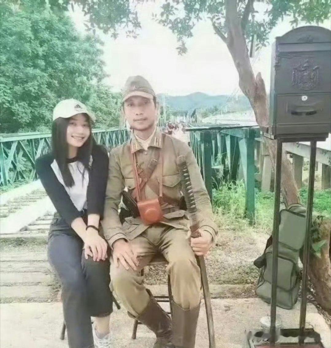 看完这两张照片，突然有点明白为啥会有那么多的仙女、失心疯一样的“爱上黑人”了！