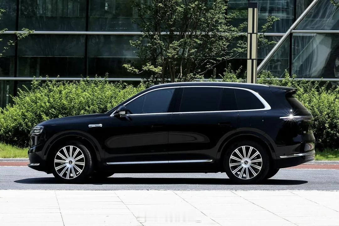 我去，感觉越来越多20万到30万级的车，都是5米级了。而且问界M
